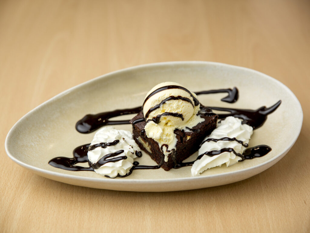 Brownie con Helado de Vainilla
